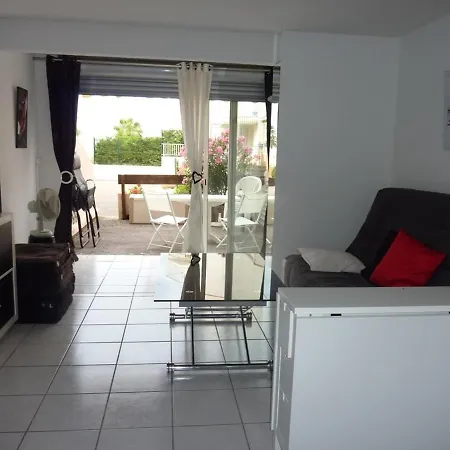 Apartment Cosy Pour 4 Avec Terrasse, Piscine Et Parking Au Centre-port - Proche ! - Fr-1-723-69