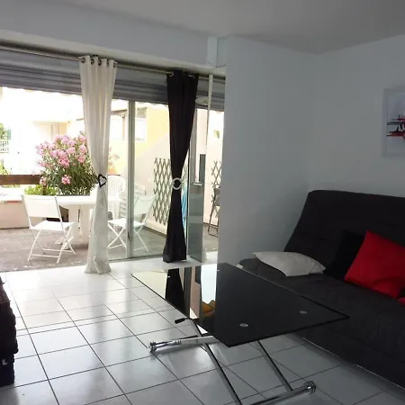 Cosy Pour 4 Avec Terrasse, Piscine Et Parking Au Centre-port - Proche ! - Fr-1-723-69 Apartment